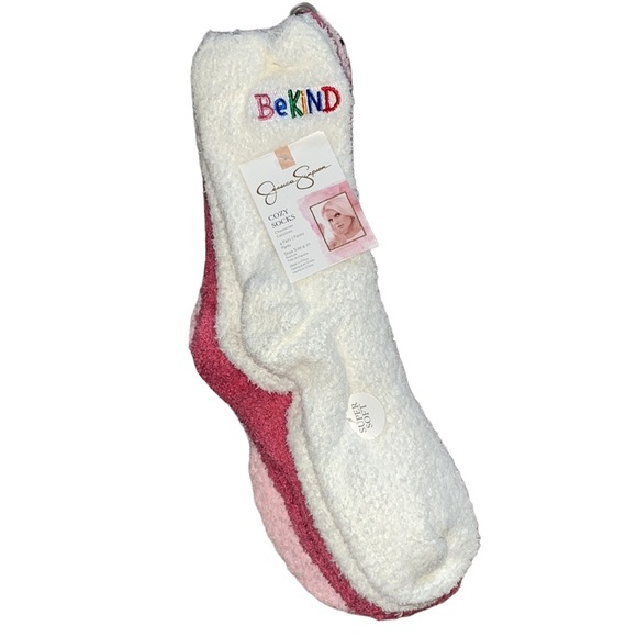 NEW 4pk cozy “be kind” socks - Picture 9 of 10